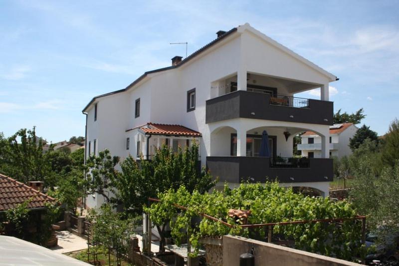 Apartments Hajl Krk Town Exterior foto