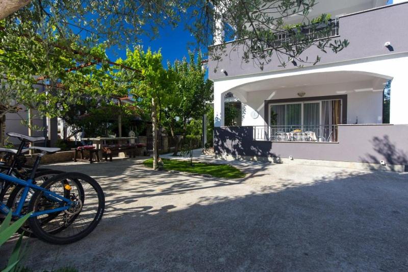Apartments Hajl Krk Town Exterior foto